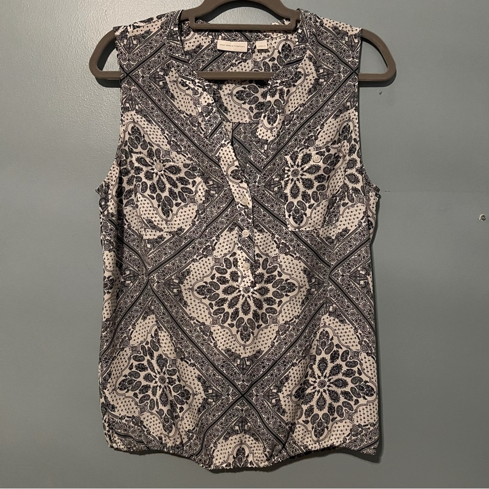 New York & Company Paisley sleeveless blouse